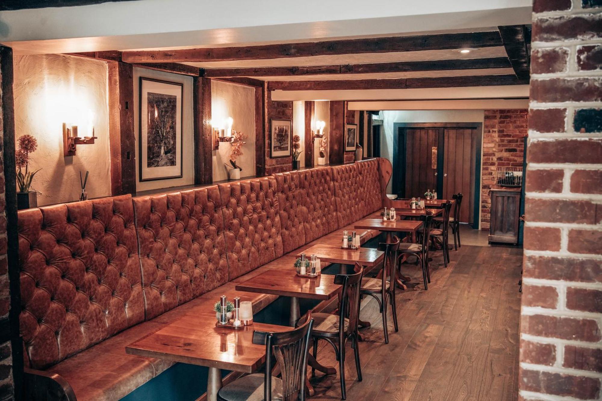 The Thatch Inn Gloucester Exterior photo