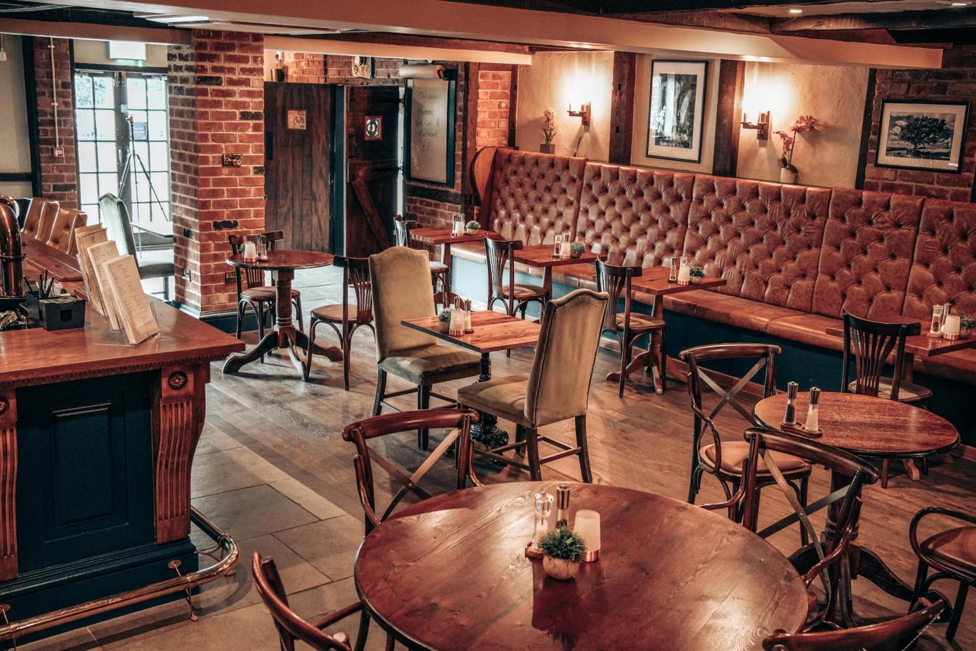 The Thatch Inn Gloucester Exterior photo