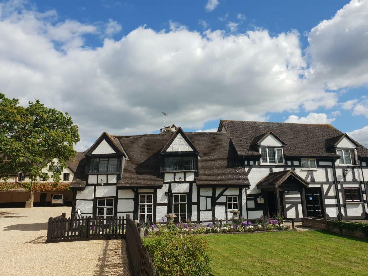 The Thatch Inn Gloucester Exterior photo