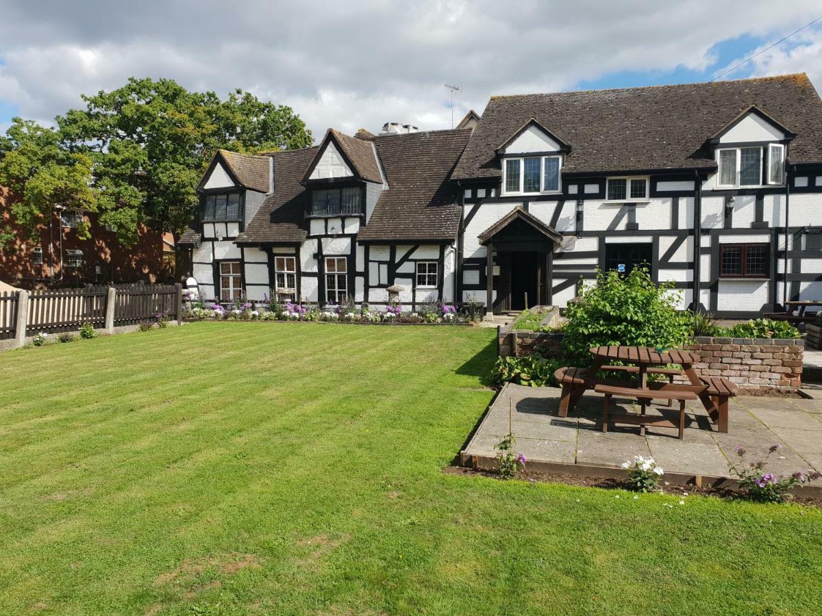 The Thatch Inn Gloucester Exterior photo